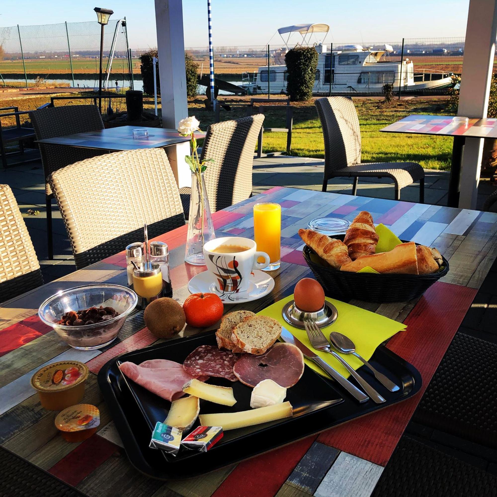 Hotel Restaurant Argos, Strasbourg Nord Вонденхайм Екстериор снимка